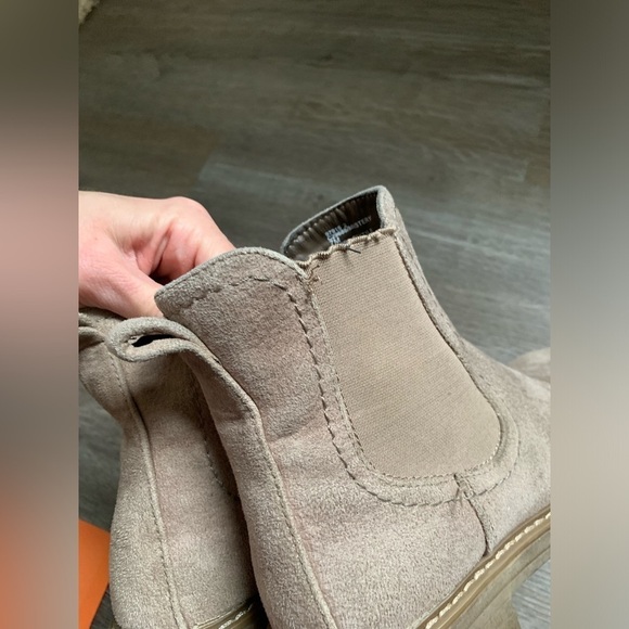 Cliffs Booties Chelsea Boots Tan Nude Beige Comfy Boots Size 7 M - Picture 7 of 16